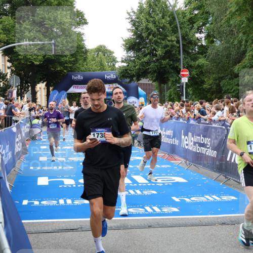 29.06.2025 - hella hamburg halbmarathon Zöllner http://msf.ph/oto/8192946 29.06.2025 10:45:09 Ziel 1171, 2270, 3917, 4997, 6266, 6575, 6819, 7709, 7843, 9302, 9710, 10313, 10741, 11688, 13919, 15334, 15365, 16685, 16689, 17381, 17960 meine-sportfotos.de