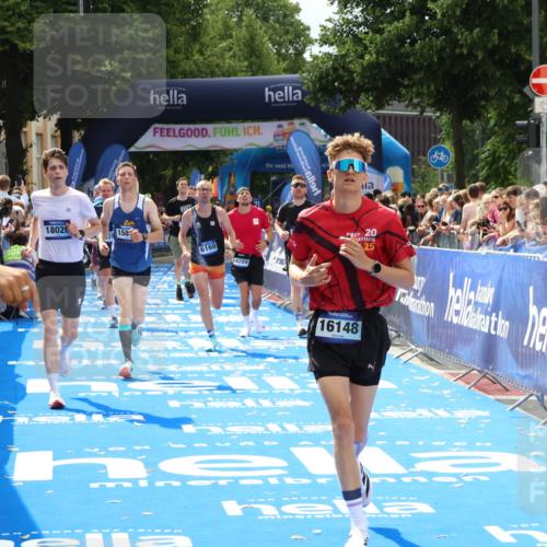 29.06.2025 - hella hamburg halbmarathon Zöllner http://msf.ph/oto/8192984 29.06.2025 10:34:43 Ziel 16148, 5152, 5554, 6169, 6878, 8395, 12369, 14289, 14549, 14603, 15887, 16148, 17014, 18026 meine-sportfotos.de