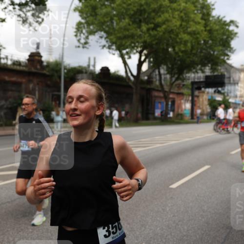 29.06.2025 - hella hamburg halbmarathon Yannick Fuchs http://msf.ph/oto/8193048 29.06.2025 10:44:06 20KM 1216, 1321, 2020, 2234, 2788, 3296, 3414, 3543, 3562, 3852, 3947, 4247, 4933, 5447, 5894, 5978, 6115, 6125, 6282, 7100, 7657, 8153, 8454, 8576, 8689, 8813, 8899, 8921, 9031, 9303, 9491, 9551, 9597, 9723, 10189, 10480, 11339, 11975, 12203, 12733, 13159, 13225, 13282, 13463, 13758, 13976, 14562, 14794, 14838, 15519, 15620, 15966, 16000, 16403, 16732, 16738, 16843, 16877, 16887, 17001, 17282, 17319, 17908, 18228, 18229, 18350, 18451, 18499, 18884, 18960 meine-sportfotos.de