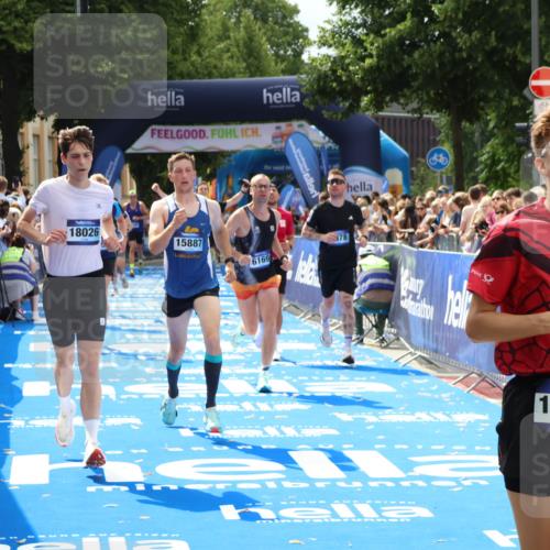 29.06.2025 - hella hamburg halbmarathon Zöllner http://msf.ph/oto/8193088 29.06.2025 10:34:44 Ziel 16148, 5048, 5152, 5554, 6169, 6878, 8395, 12369, 14289, 14549, 14603, 15887, 16148, 17014, 18026 meine-sportfotos.de