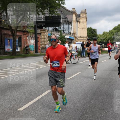 29.06.2025 - hella hamburg halbmarathon Yannick Fuchs http://msf.ph/oto/8193132 29.06.2025 10:44:06 20KM 1216, 1321, 2020, 2234, 2788, 3296, 3414, 3543, 3562, 3852, 3947, 4247, 4933, 5447, 5894, 5978, 6115, 6125, 6282, 7100, 7657, 8153, 8454, 8576, 8689, 8813, 8899, 8921, 9031, 9303, 9491, 9551, 9597, 9723, 10189, 10480, 11339, 11975, 12203, 12733, 13159, 13225, 13282, 13463, 13758, 13976, 14562, 14794, 14838, 15519, 15620, 15966, 16000, 16403, 16732, 16738, 16843, 16877, 16887, 17001, 17282, 17319, 17908, 18228, 18229, 18350, 18451, 18499, 18884, 18960 meine-sportfotos.de