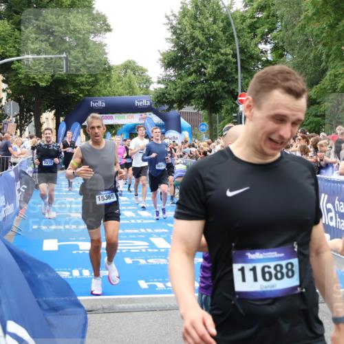 29.06.2025 - hella hamburg halbmarathon Zöllner http://msf.ph/oto/8193192 29.06.2025 10:45:13 Ziel 2270, 3917, 4997, 6054, 6375, 6575, 6819, 7087, 9302, 9710, 10313, 13919, 15365, 15651, 16685, 16689, 17120, 17960, 18346, 18718 meine-sportfotos.de