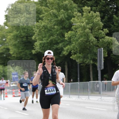 29.06.2025 - hella hamburg halbmarathon Jannik Wohlers http://msf.ph/oto/8193239 29.06.2025 10:24:27 Lombardsbrücke 1740, 2108, 2249, 3099, 3113, 4008, 4010, 4444, 5126, 6261, 10907, 11816, 11817, 14898, 15124, 15942, 15975, 17535, 17954, 18194, 18198 meine-sportfotos.de