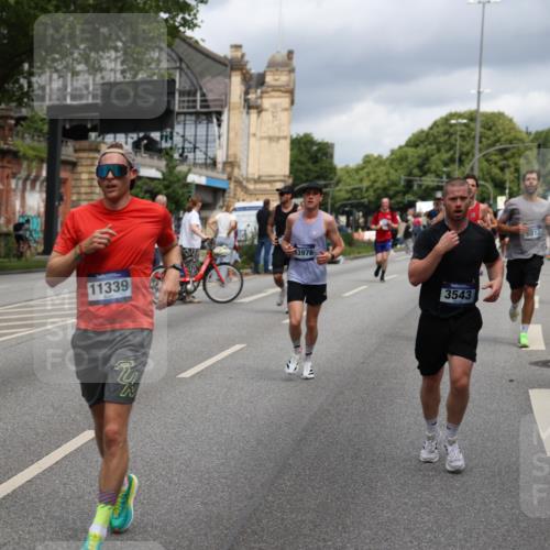 29.06.2025 - hella hamburg halbmarathon Yannick Fuchs http://msf.ph/oto/8193278 29.06.2025 10:44:06 20KM 1216, 1321, 2020, 2234, 2788, 3296, 3414, 3543, 3562, 3852, 3947, 4247, 4933, 5447, 5894, 5978, 6115, 6125, 6282, 7100, 7657, 8153, 8454, 8576, 8689, 8813, 8899, 8921, 9031, 9303, 9491, 9551, 9597, 9723, 10189, 10480, 11339, 11975, 12203, 12733, 13159, 13225, 13282, 13463, 13758, 13976, 14562, 14794, 14838, 15519, 15620, 15966, 16000, 16403, 16732, 16738, 16843, 16877, 16887, 17001, 17282, 17319, 17908, 18228, 18229, 18350, 18451, 18499, 18884, 18960 meine-sportfotos.de