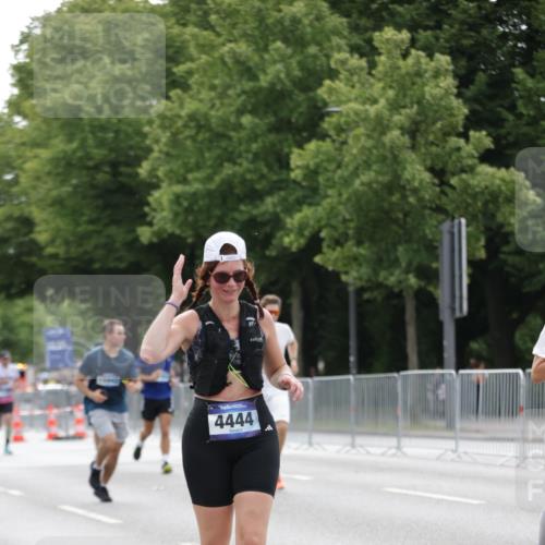 29.06.2025 - hella hamburg halbmarathon Jannik Wohlers http://msf.ph/oto/8193291 29.06.2025 10:24:27 Lombardsbrücke 1740, 2108, 2249, 3099, 3113, 4008, 4010, 4444, 5126, 6261, 10907, 11816, 11817, 14898, 15124, 15942, 15975, 17535, 17954, 18194, 18198 meine-sportfotos.de