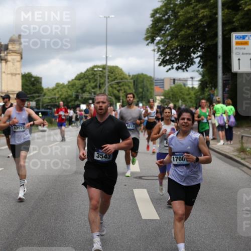 29.06.2025 - hella hamburg halbmarathon Yannick Fuchs http://msf.ph/oto/8193322 29.06.2025 10:44:07 20KM 1216, 1321, 2020, 2234, 2788, 3296, 3414, 3543, 3562, 3852, 3947, 4247, 4933, 5447, 5894, 5978, 6115, 6125, 6282, 7100, 7657, 8153, 8454, 8576, 8689, 8813, 8899, 8921, 9031, 9303, 9491, 9551, 9597, 9723, 10189, 10480, 11339, 11975, 12203, 12235, 12733, 13159, 13225, 13282, 13463, 13758, 13976, 14562, 14794, 14838, 15519, 15620, 15966, 16000, 16403, 16732, 16738, 16843, 16877, 16887, 17001, 17282, 17319, 17908, 18228, 18229, 18350, 18451, 18499, 18884, 18960 meine-sportfotos.de