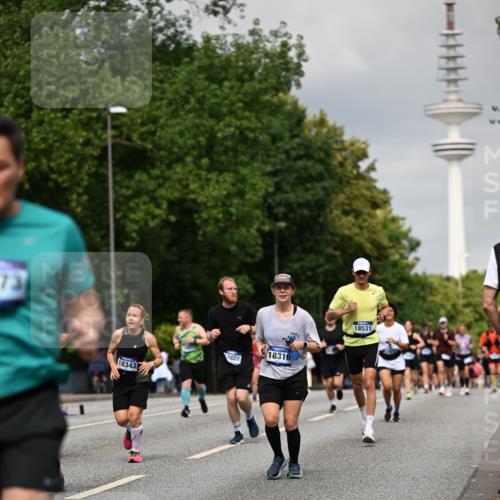 29.06.2025 - hella hamburg halbmarathon Dr. Thomas Lammeyer http://msf.ph/oto/8193347 29.06.2025 10:11:14 Kennedybrücke 4502, 5287, 5807, 5845, 6314, 6664, 9560, 10212, 10703, 11114, 11394 meine-sportfotos.de
