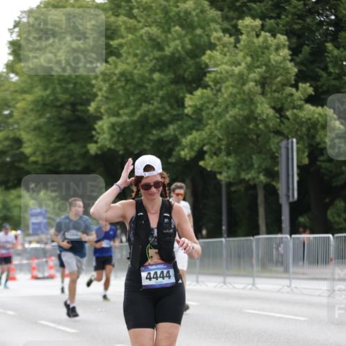 29.06.2025 - hella hamburg halbmarathon Jannik Wohlers http://msf.ph/oto/8193361 29.06.2025 10:24:27 Lombardsbrücke 1740, 2108, 2249, 3099, 3113, 4008, 4010, 4444, 5126, 6261, 10907, 11816, 11817, 14898, 15124, 15942, 15975, 17535, 17954, 18194, 18198 meine-sportfotos.de