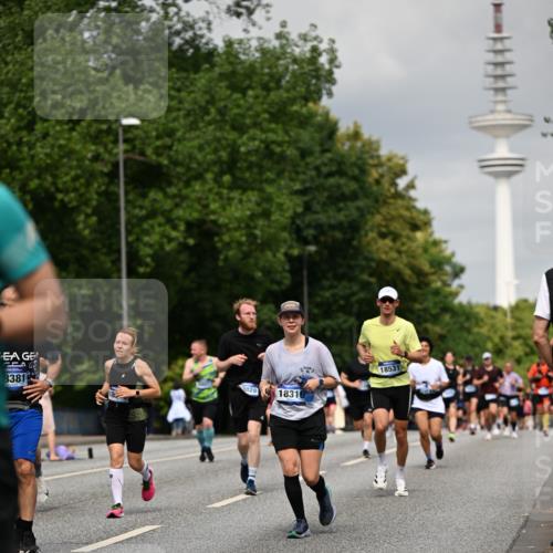 29.06.2025 - hella hamburg halbmarathon Dr. Thomas Lammeyer http://msf.ph/oto/8193367 29.06.2025 10:11:14 Kennedybrücke 4502, 5287, 5807, 5845, 6314, 6664, 9560, 10212, 10703, 11114, 11394 meine-sportfotos.de