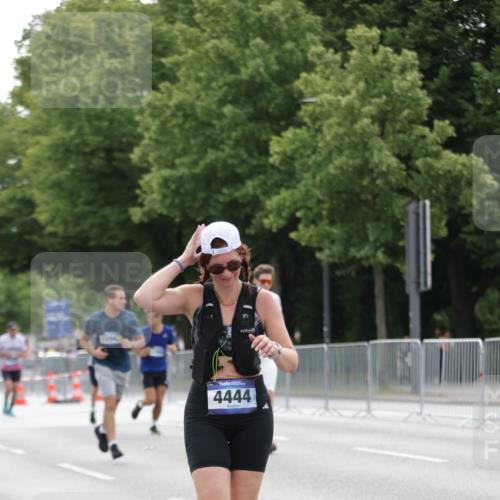 29.06.2025 - hella hamburg halbmarathon Jannik Wohlers http://msf.ph/oto/8193380 29.06.2025 10:24:27 Lombardsbrücke 1740, 2108, 2249, 3099, 3113, 4008, 4010, 4444, 5126, 6261, 10907, 11816, 11817, 14898, 15124, 15942, 15975, 17535, 17954, 18194, 18198 meine-sportfotos.de