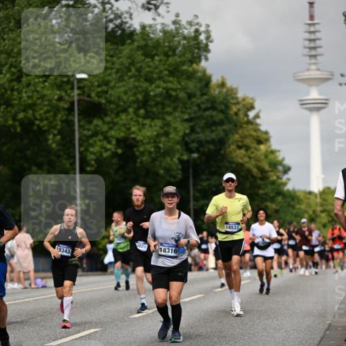 29.06.2025 - hella hamburg halbmarathon Dr. Thomas Lammeyer http://msf.ph/oto/8193398 29.06.2025 10:11:14 Kennedybrücke 4502, 5287, 5807, 5845, 6314, 6664, 9560, 10212, 10703, 11114, 11394 meine-sportfotos.de