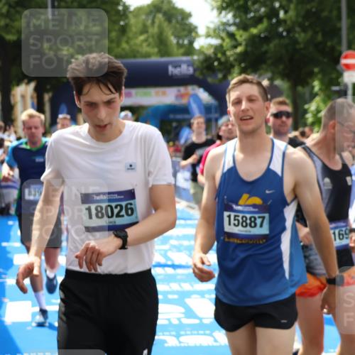 29.06.2025 - hella hamburg halbmarathon Zöllner http://msf.ph/oto/8193408 29.06.2025 10:34:47 Ziel 1217, 1562, 2879, 5048, 5152, 5554, 6169, 6878, 8395, 12369, 14289, 14388, 14549, 14603, 14629, 15991, 17014, 18237 meine-sportfotos.de