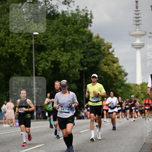 29.06.2025 - hella hamburg halbmarathon Dr. Thomas Lammeyer http://msf.ph/oto/8193421 29.06.2025 10:11:15 Kennedybrücke 4502, 5287, 5807, 5845, 5926, 6314, 6664, 9560, 10212, 10703, 11114, 11394 meine-sportfotos.de