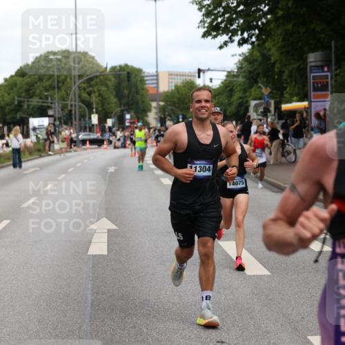 29.06.2025 - hella hamburg halbmarathon Yannick Fuchs http://msf.ph/oto/8193453 29.06.2025 10:31:21 20KM 1385, 1571, 2121, 3959, 5315, 5961, 6915, 7831, 8084, 8121, 9313, 10404, 10680, 10852, 11120, 11304, 11620, 11833, 12051, 12168, 12916, 13991, 14075, 16158, 17024, 17078, 17192, 17306, 17723, 18038, 18062, 18733 meine-sportfotos.de