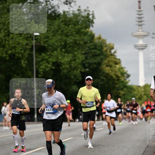 29.06.2025 - hella hamburg halbmarathon Dr. Thomas Lammeyer http://msf.ph/oto/8193454 29.06.2025 10:11:15 Kennedybrücke 4502, 5287, 5807, 5845, 5926, 6314, 6664, 9560, 10212, 10703, 11114, 11394 meine-sportfotos.de