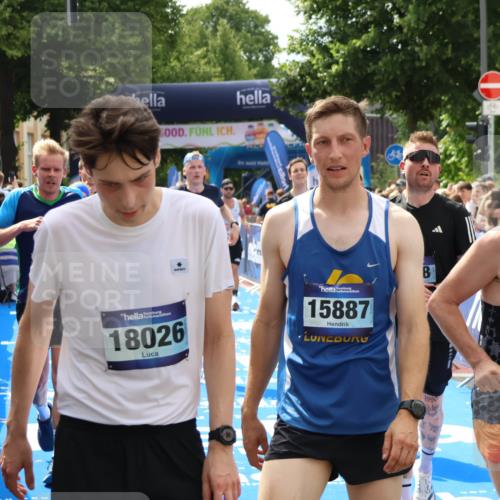 29.06.2025 - hella hamburg halbmarathon Zöllner http://msf.ph/oto/8193456 29.06.2025 10:34:47 Ziel 1217, 1562, 2879, 5048, 5152, 5554, 6169, 6878, 8395, 12369, 14289, 14388, 14549, 14603, 14629, 15991, 17014, 18237 meine-sportfotos.de