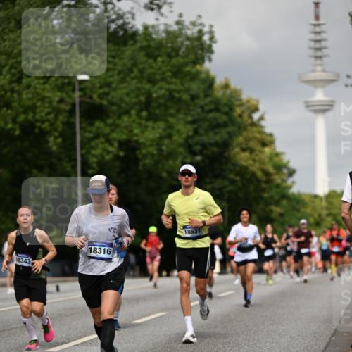 29.06.2025 - hella hamburg halbmarathon Dr. Thomas Lammeyer http://msf.ph/oto/8193468 29.06.2025 10:11:16 Kennedybrücke 4502, 5287, 5807, 5845, 5926, 6314, 6664, 9560, 10212, 10283, 10703, 11114, 11394 meine-sportfotos.de