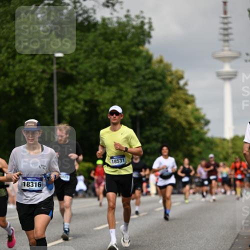 29.06.2025 - hella hamburg halbmarathon Dr. Thomas Lammeyer http://msf.ph/oto/8193493 29.06.2025 10:11:16 Kennedybrücke 4502, 5287, 5807, 5845, 5926, 6314, 6664, 9560, 10212, 10283, 10703, 11114, 11394 meine-sportfotos.de