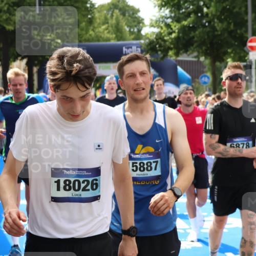 29.06.2025 - hella hamburg halbmarathon Zöllner http://msf.ph/oto/8193498 29.06.2025 10:34:47 Ziel 1217, 1562, 2879, 5048, 5152, 5554, 6169, 6878, 8395, 12369, 14289, 14388, 14549, 14603, 14629, 15991, 17014, 18237 meine-sportfotos.de