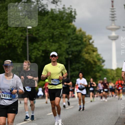 29.06.2025 - hella hamburg halbmarathon Dr. Thomas Lammeyer http://msf.ph/oto/8193517 29.06.2025 10:11:16 Kennedybrücke 4502, 5287, 5807, 5845, 5926, 6314, 6664, 9560, 10212, 10283, 10703, 11114, 11394 meine-sportfotos.de