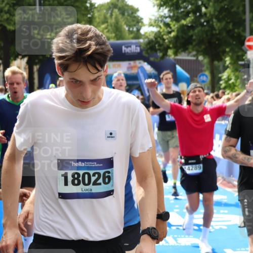 29.06.2025 - hella hamburg halbmarathon Zöllner http://msf.ph/oto/8193521 29.06.2025 10:34:48 Ziel 1217, 1562, 2879, 5048, 5152, 5554, 6878, 8395, 12369, 14289, 14388, 14549, 14603, 14629, 15991, 17014, 18237 meine-sportfotos.de