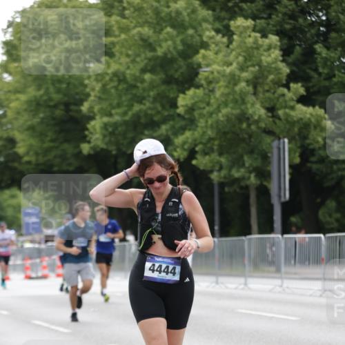 29.06.2025 - hella hamburg halbmarathon Jannik Wohlers http://msf.ph/oto/8193532 29.06.2025 10:24:28 Lombardsbrücke 1740, 2108, 2249, 3099, 3113, 4008, 4010, 4444, 5126, 6261, 9573, 10907, 11400, 11816, 11817, 14898, 15124, 15942, 17535, 17954, 18194, 18198 meine-sportfotos.de