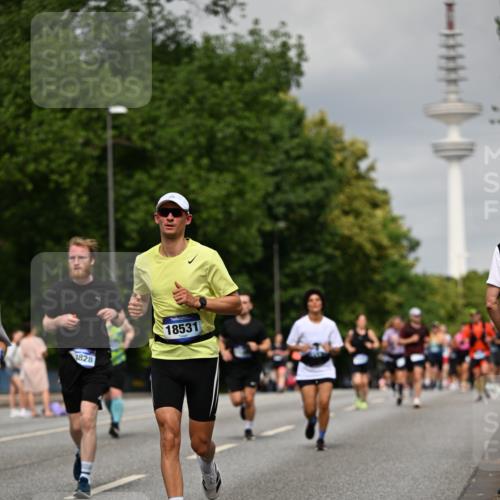 29.06.2025 - hella hamburg halbmarathon Dr. Thomas Lammeyer http://msf.ph/oto/8193561 29.06.2025 10:11:17 Kennedybrücke 4502, 5287, 5807, 5845, 5926, 6314, 6664, 10212, 10283, 10703, 11114, 11394 meine-sportfotos.de