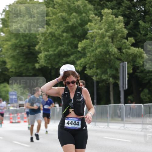 29.06.2025 - hella hamburg halbmarathon Jannik Wohlers http://msf.ph/oto/8193567 29.06.2025 10:24:28 Lombardsbrücke 1740, 2108, 2249, 3099, 3113, 4008, 4010, 4444, 5126, 6261, 9573, 10907, 11400, 11816, 11817, 14898, 15124, 15942, 17535, 17954, 18194, 18198 meine-sportfotos.de