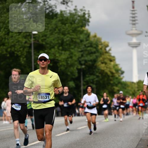 29.06.2025 - hella hamburg halbmarathon Dr. Thomas Lammeyer http://msf.ph/oto/8193568 29.06.2025 10:11:17 Kennedybrücke 4502, 5287, 5807, 5845, 5926, 6314, 6664, 10212, 10283, 10703, 11114, 11394 meine-sportfotos.de