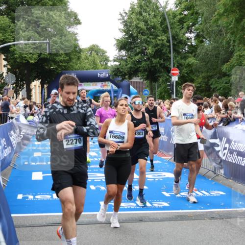 29.06.2025 - hella hamburg halbmarathon Zöllner http://msf.ph/oto/8193570 29.06.2025 10:45:16 Ziel 2188, 2270, 6054, 6375, 6575, 6819, 7087, 9302, 10064, 12783, 15563, 15636, 15651, 15741, 15760, 16513, 16685, 16689, 17120, 17960, 18346, 18718 meine-sportfotos.de