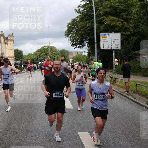 29.06.2025 - hella hamburg halbmarathon Yannick Fuchs http://msf.ph/oto/8193608 29.06.2025 10:44:07 20KM 1216, 1321, 2020, 2234, 2788, 3296, 3414, 3543, 3562, 3852, 3947, 4247, 4933, 5447, 5894, 5978, 6115, 6125, 6282, 7100, 7657, 8153, 8454, 8576, 8689, 8813, 8899, 8921, 9031, 9303, 9491, 9551, 9597, 9723, 10189, 10480, 11339, 11975, 12203, 12235, 12733, 13159, 13225, 13282, 13463, 13758, 13976, 14562, 14794, 14838, 15519, 15620, 15966, 16000, 16403, 16732, 16738, 16843, 16877, 16887, 17001, 17282, 17319, 17908, 18228, 18229, 18350, 18451, 18499, 18884, 18960 meine-sportfotos.de