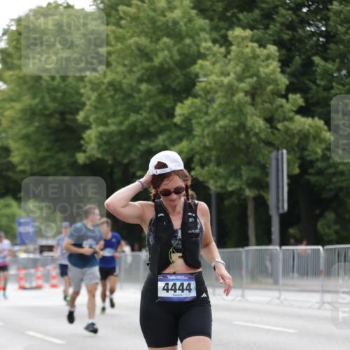 29.06.2025 - hella hamburg halbmarathon Jannik Wohlers http://msf.ph/oto/8193638 29.06.2025 10:24:28 Lombardsbrücke 1740, 2108, 2249, 3099, 3113, 4008, 4010, 4444, 5126, 6261, 9573, 10907, 11400, 11816, 11817, 14898, 15124, 15942, 17535, 17954, 18194, 18198 meine-sportfotos.de