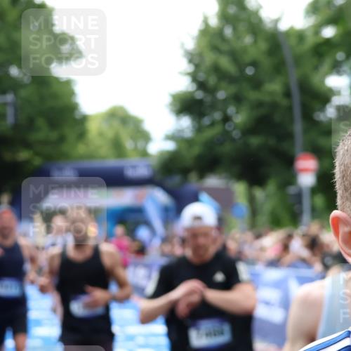 29.06.2025 - hella hamburg halbmarathon Zöllner http://msf.ph/oto/8193660 29.06.2025 10:34:58 Ziel 4477, 6704, 7466, 8864, 12044, 12204, 12751, 14952, 15391, 15902, 16140, 16177, 16712, 17643, 18183, 18220, 18419, 18837 meine-sportfotos.de