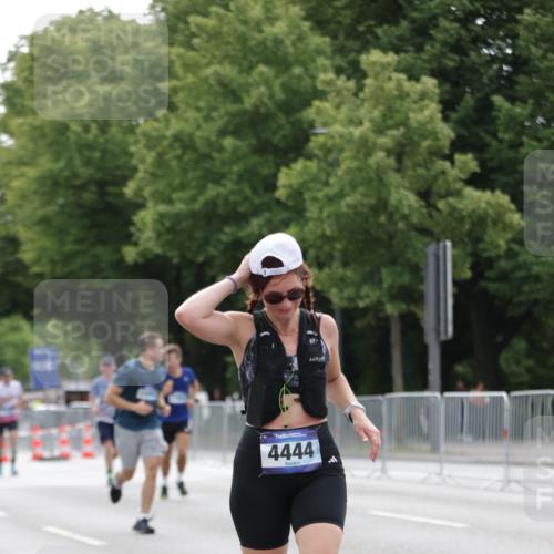 29.06.2025 - hella hamburg halbmarathon Jannik Wohlers http://msf.ph/oto/8193681 29.06.2025 10:24:28 Lombardsbrücke 1740, 2108, 2249, 3099, 3113, 4008, 4010, 4444, 5126, 6261, 9573, 10907, 11400, 11816, 11817, 14898, 15124, 15942, 17535, 17954, 18194, 18198 meine-sportfotos.de