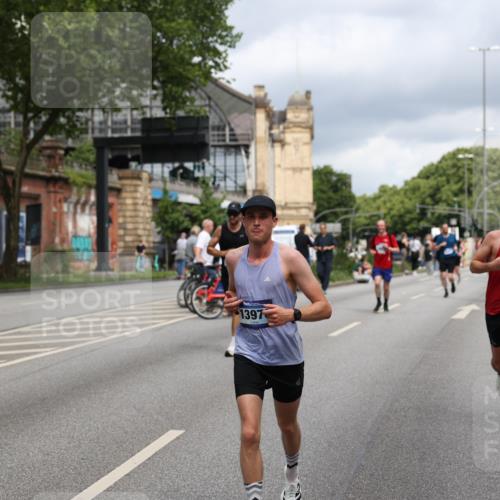 29.06.2025 - hella hamburg halbmarathon Yannick Fuchs http://msf.ph/oto/8193695 29.06.2025 10:44:08 20KM 1216, 1321, 2020, 2234, 2788, 3296, 3414, 3543, 3562, 3852, 3947, 4247, 4933, 5447, 5894, 5978, 6125, 6282, 7100, 7657, 8153, 8454, 8576, 8689, 8813, 8899, 8921, 9031, 9303, 9491, 9551, 9597, 9723, 10189, 10480, 11339, 11975, 12203, 12235, 12733, 13159, 13225, 13282, 13463, 13758, 13976, 14562, 14794, 14838, 15519, 15620, 15966, 16000, 16242, 16403, 16732, 16738, 16843, 16877, 16887, 17001, 17282, 17319, 18228, 18229, 18350, 18451, 18499, 18884, 18960 meine-sportfotos.de