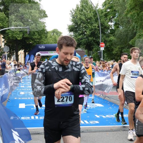 29.06.2025 - hella hamburg halbmarathon Zöllner http://msf.ph/oto/8193719 29.06.2025 10:45:18 Ziel 2188, 6054, 6375, 6575, 6819, 7087, 10064, 12783, 15563, 15636, 15651, 15741, 15760, 16513, 17120, 17960, 18346, 18718 meine-sportfotos.de