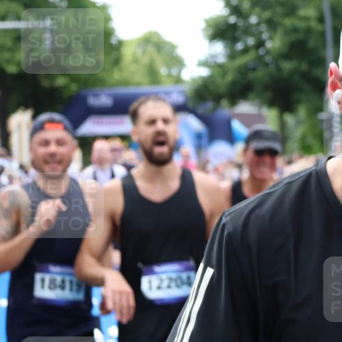 29.06.2025 - hella hamburg halbmarathon Zöllner http://msf.ph/oto/8193750 29.06.2025 10:35:00 Ziel 4477, 6704, 8864, 12044, 12751, 15391, 15902, 16140, 16177, 16712, 17643, 18183, 18220, 18837 meine-sportfotos.de