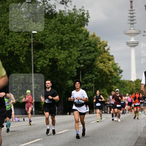 29.06.2025 - hella hamburg halbmarathon Dr. Thomas Lammeyer http://msf.ph/oto/8193763 29.06.2025 10:11:19 Kennedybrücke 4502, 5287, 5807, 5845, 5926, 6517, 7503, 10283, 10703, 11114, 11394 meine-sportfotos.de