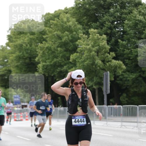 29.06.2025 - hella hamburg halbmarathon Jannik Wohlers http://msf.ph/oto/8193789 29.06.2025 10:24:28 Lombardsbrücke 1740, 2108, 2249, 3099, 3113, 4008, 4010, 4444, 5126, 6261, 9573, 10907, 11400, 11816, 11817, 14898, 15124, 15942, 17535, 17954, 18194, 18198 meine-sportfotos.de