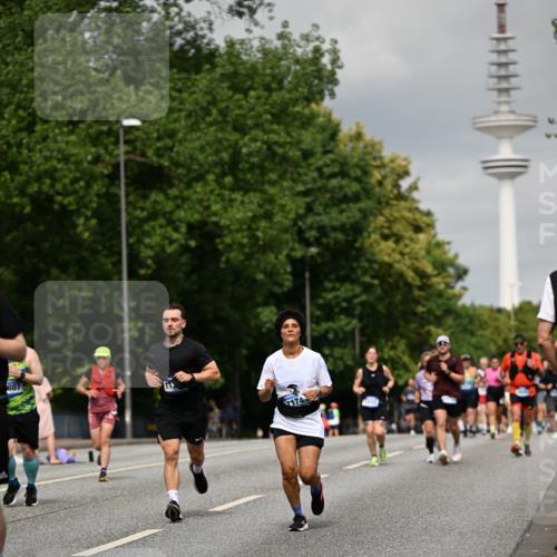 29.06.2025 - hella hamburg halbmarathon Dr. Thomas Lammeyer http://msf.ph/oto/8193799 29.06.2025 10:11:19 Kennedybrücke 4502, 5287, 5807, 5845, 5926, 6517, 7503, 10283, 10703, 11114, 11394 meine-sportfotos.de