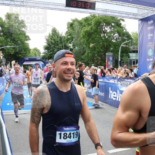 29.06.2025 - hella hamburg halbmarathon Zöllner http://msf.ph/oto/8193805 29.06.2025 10:35:02 Ziel 4477, 6704, 7972, 8864, 12044, 12751, 15391, 15902, 16140, 16177, 16712, 17643, 18183, 18220 meine-sportfotos.de