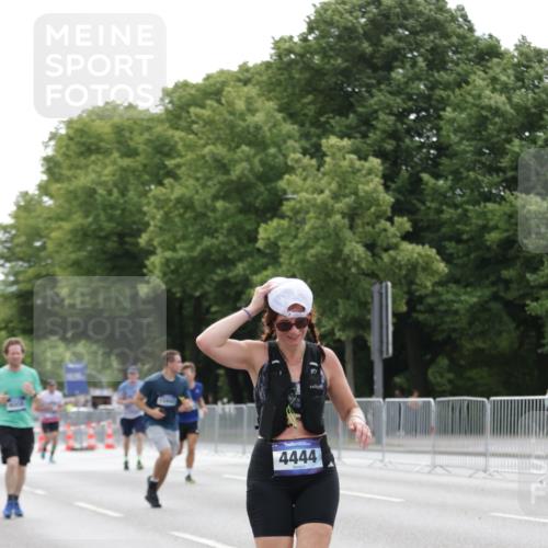 29.06.2025 - hella hamburg halbmarathon Jannik Wohlers http://msf.ph/oto/8193828 29.06.2025 10:24:28 Lombardsbrücke 1740, 2108, 2249, 3099, 3113, 4008, 4010, 4444, 5126, 6261, 9573, 10907, 11400, 11816, 11817, 14898, 15124, 15942, 17535, 17954, 18194, 18198 meine-sportfotos.de
