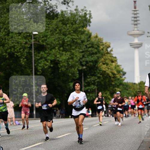 29.06.2025 - hella hamburg halbmarathon Dr. Thomas Lammeyer http://msf.ph/oto/8193832 29.06.2025 10:11:19 Kennedybrücke 4502, 5287, 5807, 5845, 5926, 6517, 7503, 10283, 10703, 11114, 11394 meine-sportfotos.de