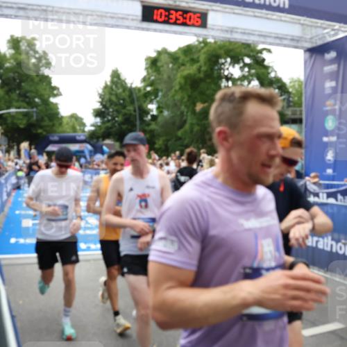 29.06.2025 - hella hamburg halbmarathon Zöllner http://msf.ph/oto/8193836 29.06.2025 10:35:04 Ziel 7972, 8864, 8901, 12044, 15391, 15902, 16140, 16177, 16963, 17643, 18220 meine-sportfotos.de