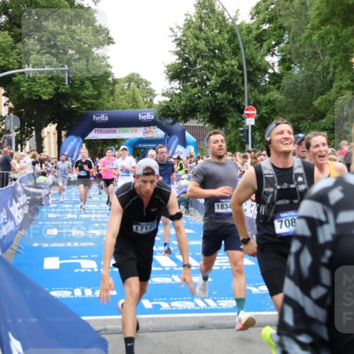 29.06.2025 - hella hamburg halbmarathon Zöllner http://msf.ph/oto/8193850 29.06.2025 10:45:19 Ziel 2188, 5706, 6054, 6375, 7087, 9105, 10064, 12783, 15563, 15636, 15651, 15741, 15760, 16513, 17120, 18346, 18718 meine-sportfotos.de