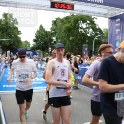 29.06.2025 - hella hamburg halbmarathon Zöllner http://msf.ph/oto/8193879 29.06.2025 10:35:04 Ziel 7972, 8864, 8901, 12044, 15391, 15902, 16140, 16177, 16963, 17643, 18220 meine-sportfotos.de