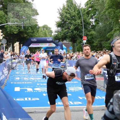 29.06.2025 - hella hamburg halbmarathon Zöllner http://msf.ph/oto/8193888 29.06.2025 10:45:19 Ziel 2188, 5706, 6054, 6375, 7087, 9105, 10064, 12783, 15563, 15636, 15651, 15741, 15760, 16513, 17120, 18346, 18718 meine-sportfotos.de