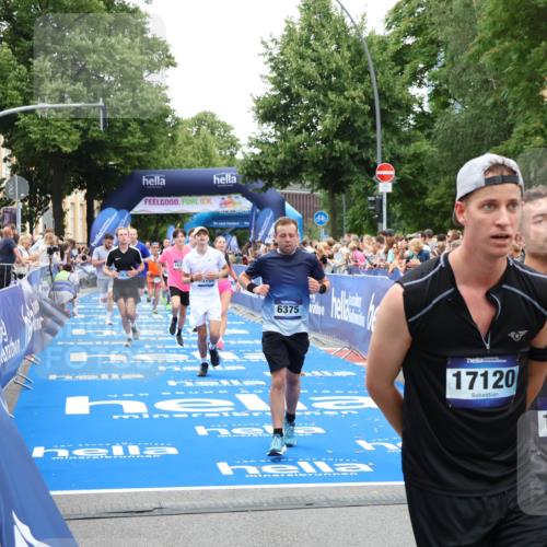 29.06.2025 - hella hamburg halbmarathon Zöllner http://msf.ph/oto/8193945 29.06.2025 10:45:20 Ziel 2188, 2367, 2470, 5706, 6054, 6375, 9105, 10064, 12783, 15563, 15636, 15651, 15741, 15760, 16513 meine-sportfotos.de
