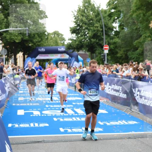 29.06.2025 - hella hamburg halbmarathon Zöllner http://msf.ph/oto/8194024 29.06.2025 10:45:21 Ziel 2188, 2367, 2470, 3186, 5706, 6054, 6375, 9105, 10064, 11469, 12783, 15563, 15636, 15741, 15760, 16513, 17499 meine-sportfotos.de