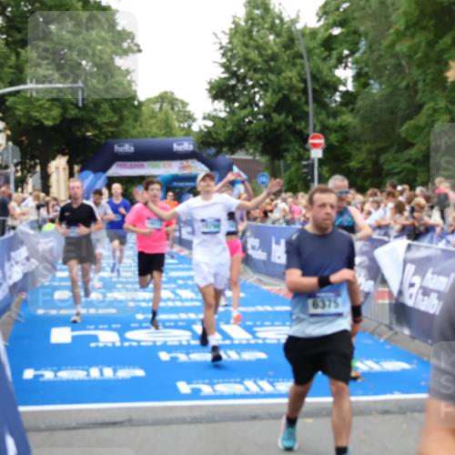 29.06.2025 - hella hamburg halbmarathon Zöllner http://msf.ph/oto/8194048 29.06.2025 10:45:21 Ziel 2188, 2367, 2470, 3186, 5706, 6054, 6375, 9105, 10064, 11469, 12783, 15563, 15636, 15741, 15760, 16513, 17499 meine-sportfotos.de